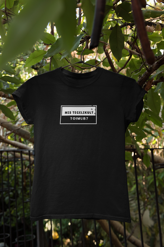 T-shirt "What is really happening?"